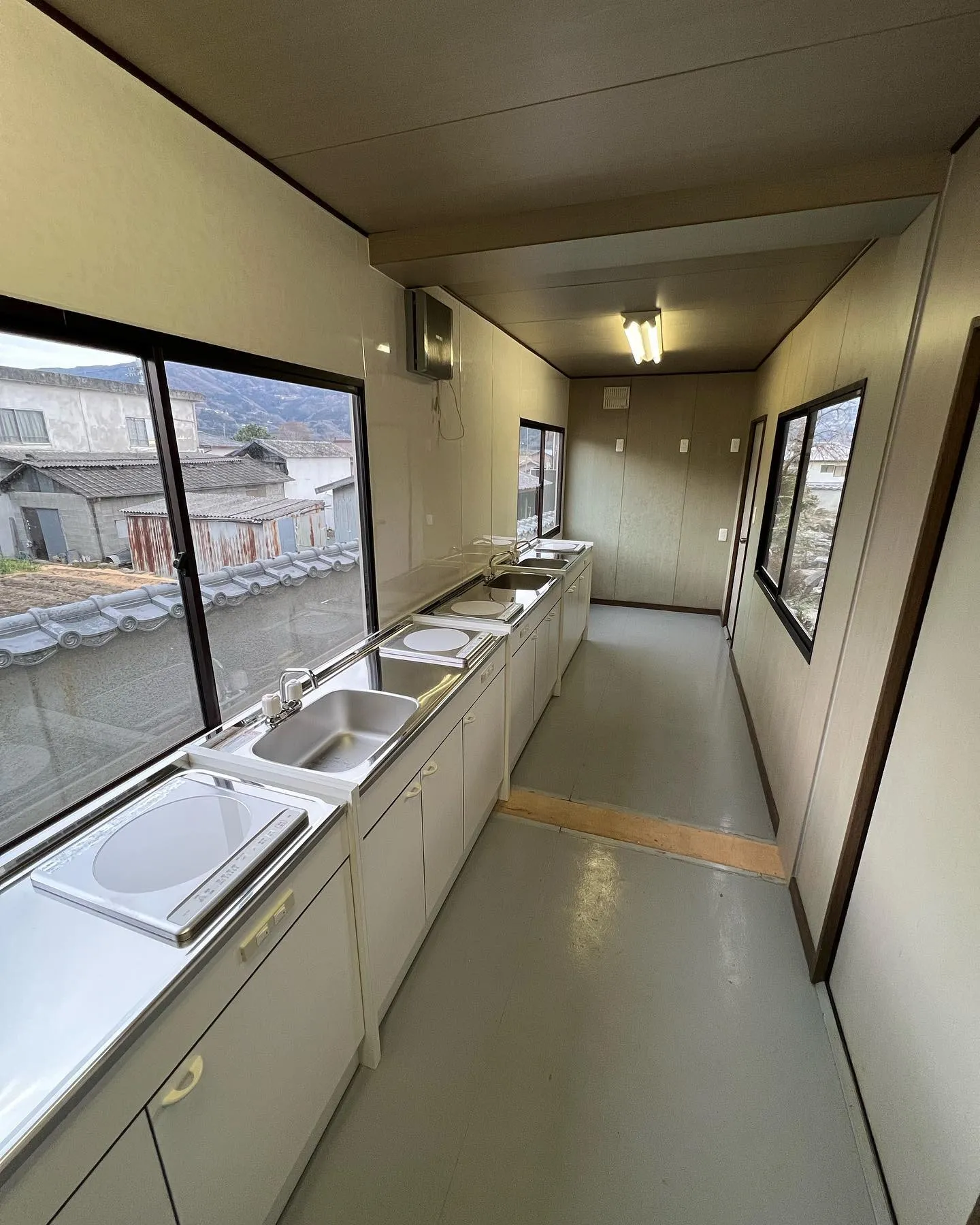 プレハブ増築リフォーム工事🤗プレハブ２個を連結させてキッチ...
